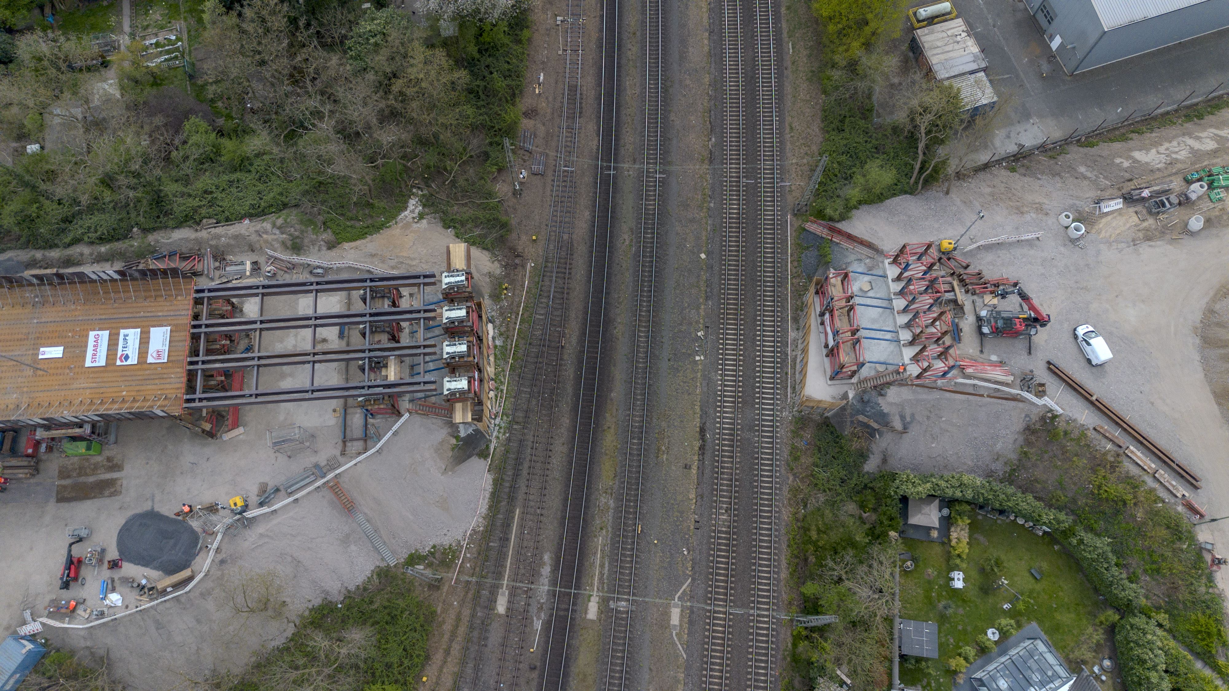 Gesamtansicht Überbau vor Verschub Gesamtansicht Überbau vor Verschub